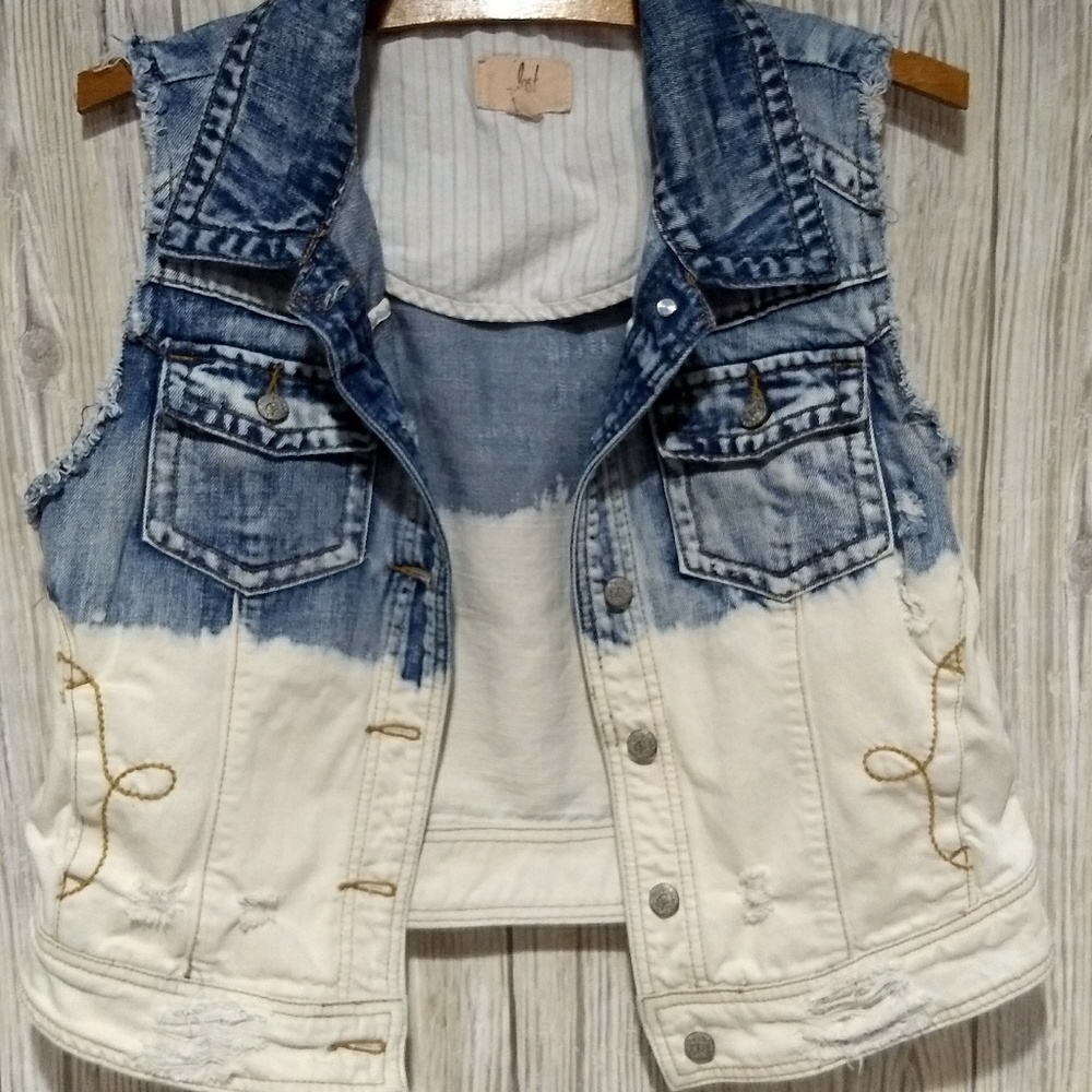 Lost Vest Womens Distressed Denim Cream Juniors L